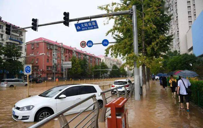 北京强降雨已致11人遇难27人失联，其中2人因公殉职