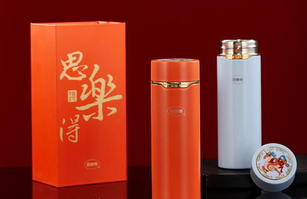 马年氛围浓！申城主题装置焕新亮相，思乐得骏马杯解锁新春仪式感